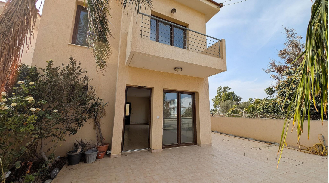 House in Oroklini - Image 4