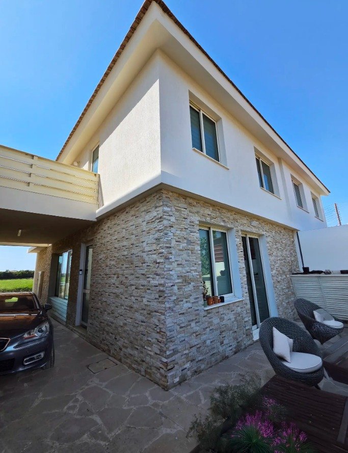 House in Kiti - view 1