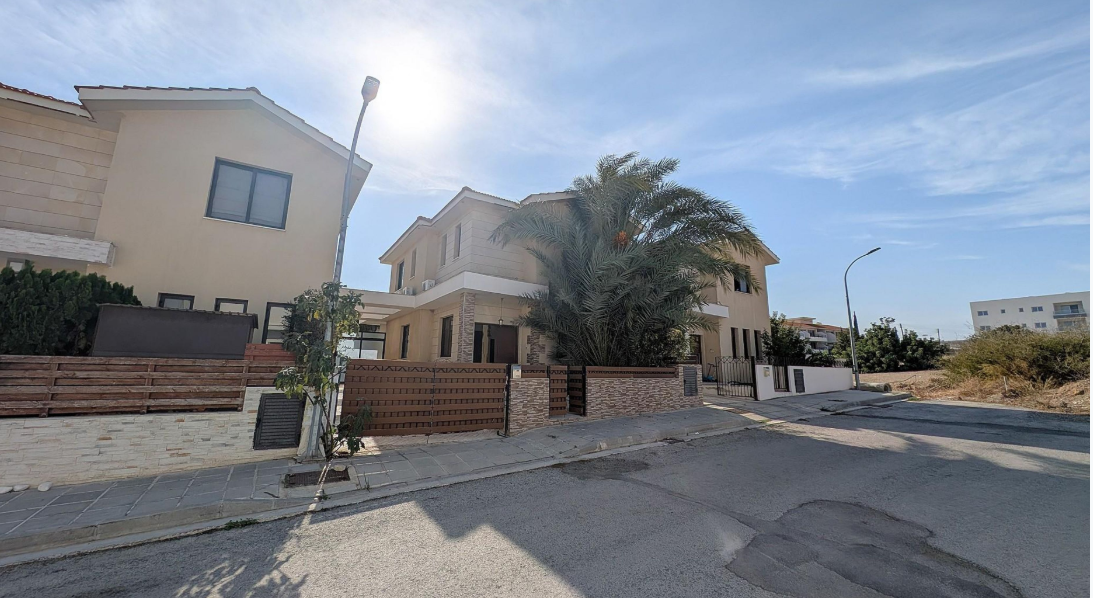 House in Oroklini - view 1