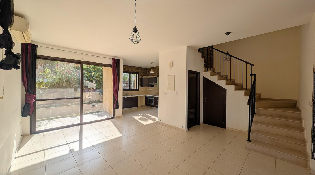 House in Oroklini - Image 4