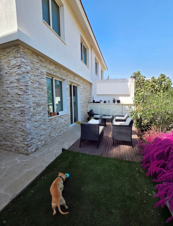 House in Kiti - Image 3