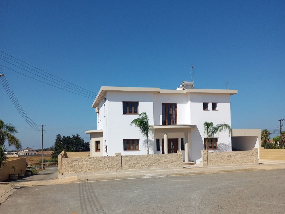 House in Frenaros - view 1